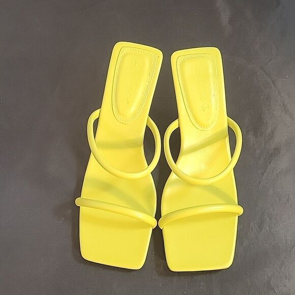 BRAND NEW SODA CANARY-S TWO-STRAP HEELED WOMEN"S SANDALS - Picture 2 of 12